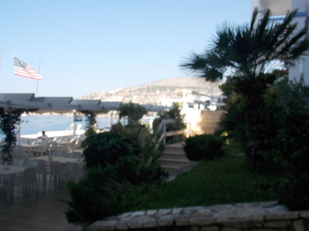 Hotel Erdano Sarandë Exterior foto